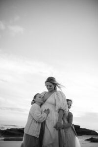 MELBOURNE FAMILY PHOTOGRAPHY TEAGEN MAC PORTRAITS MOTHERHOOD SHARNA BEACH 31