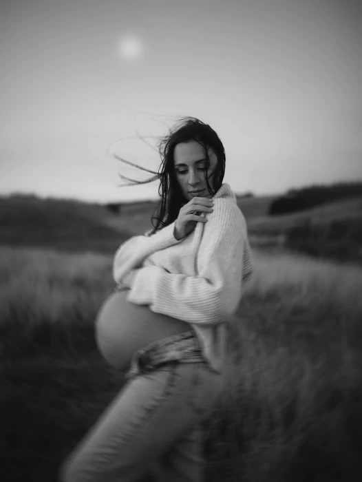 natural maternity photography outdoors 